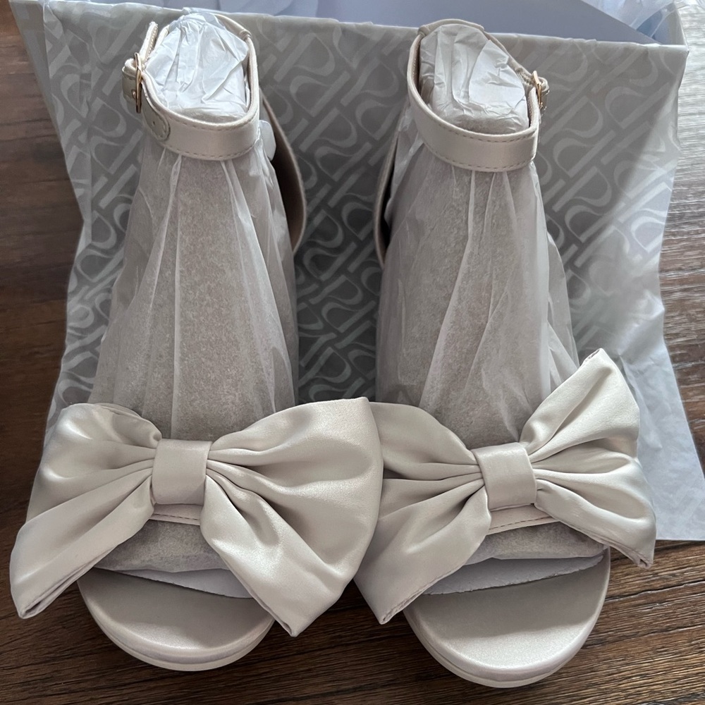 Brand New Ivory Bow Pashionista Convertible Heels with 3 inch Block Heels